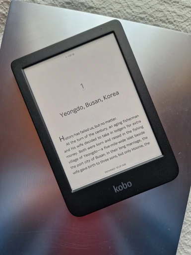 Kobo Clara Colour - Opened book. 60% brightness