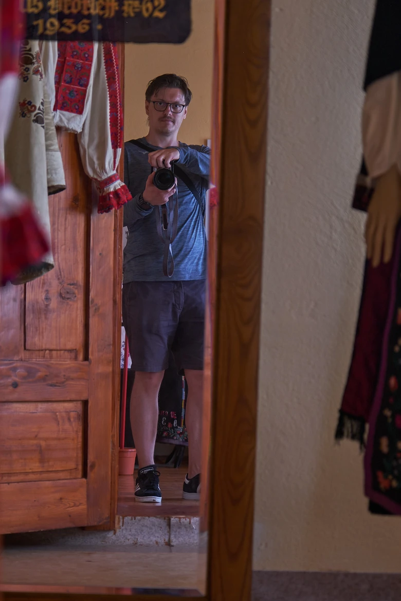 I found a mirror, so selfie time.