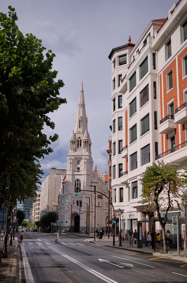 Catholic church in Bilbao, Parroquia San Josede la Montana