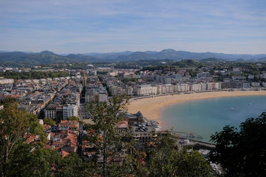 Bahía de La Concha / Beach of La Concha and part of the city